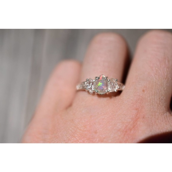 Raw Crystal Ring, Raw Stone Ring, Rings for Women, Stacking Ring, Raw Ge… - Picture 1 of 4